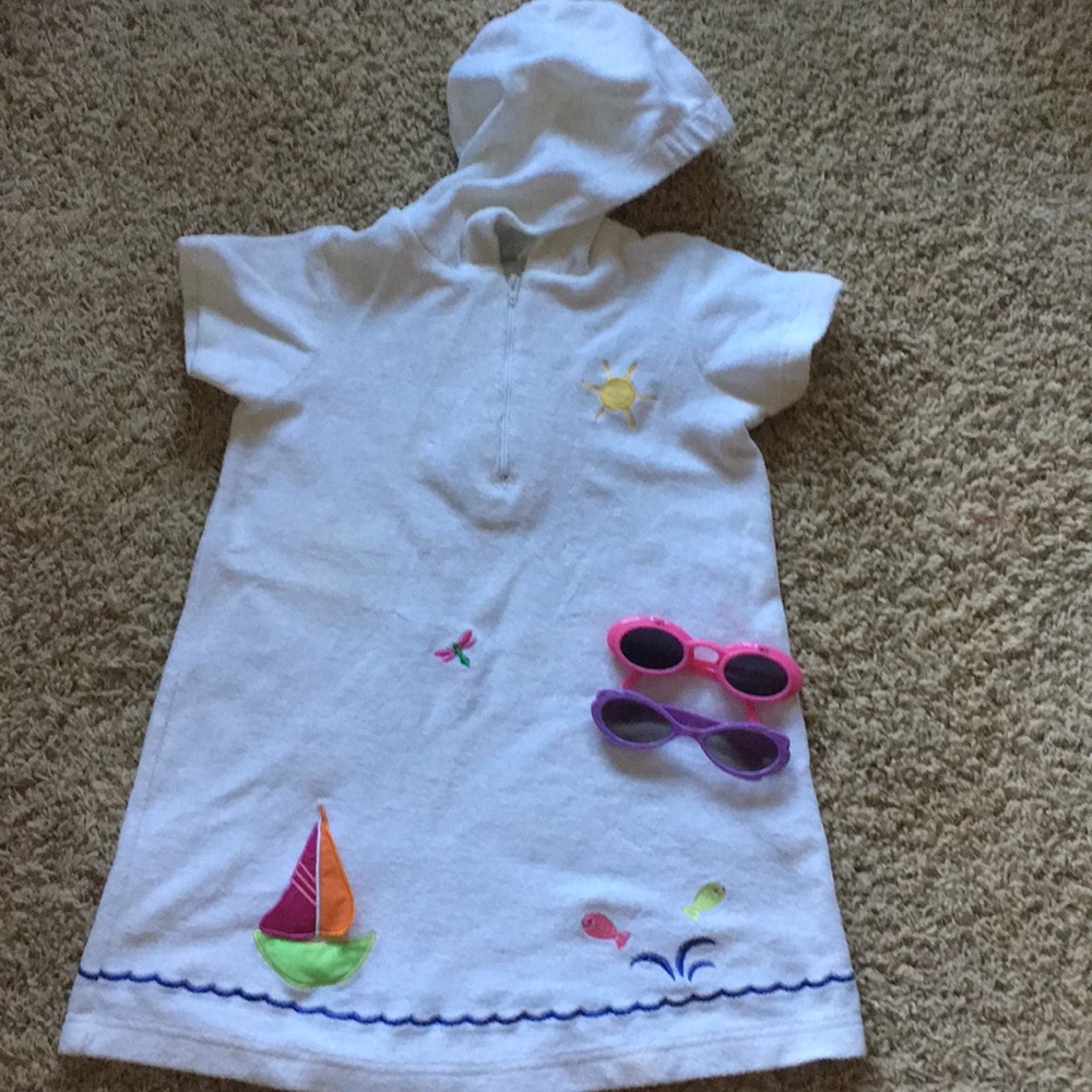 Beach robe towel sz 5 and sunglasses bundle